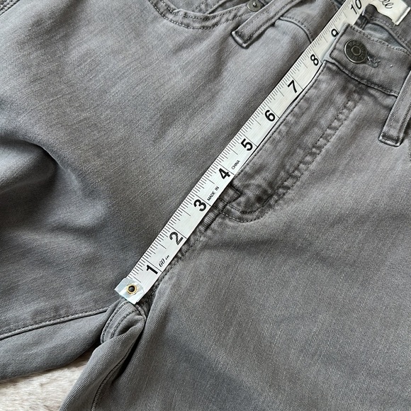 Madewell | Tall 9" High-Rise Skinny Jeans in Dusty Wash, Gray - Picture 10 of 15